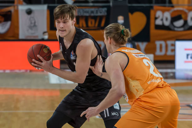 拉开对手防 拉开对手防